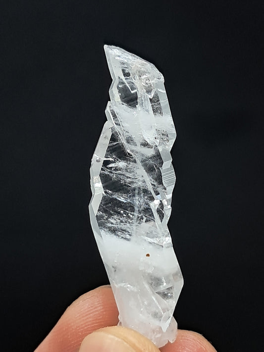 Cristal de cuarzo transparente Faden (Santander, Colombia) Punta natural | Ejemplar mineral n.° COQ27