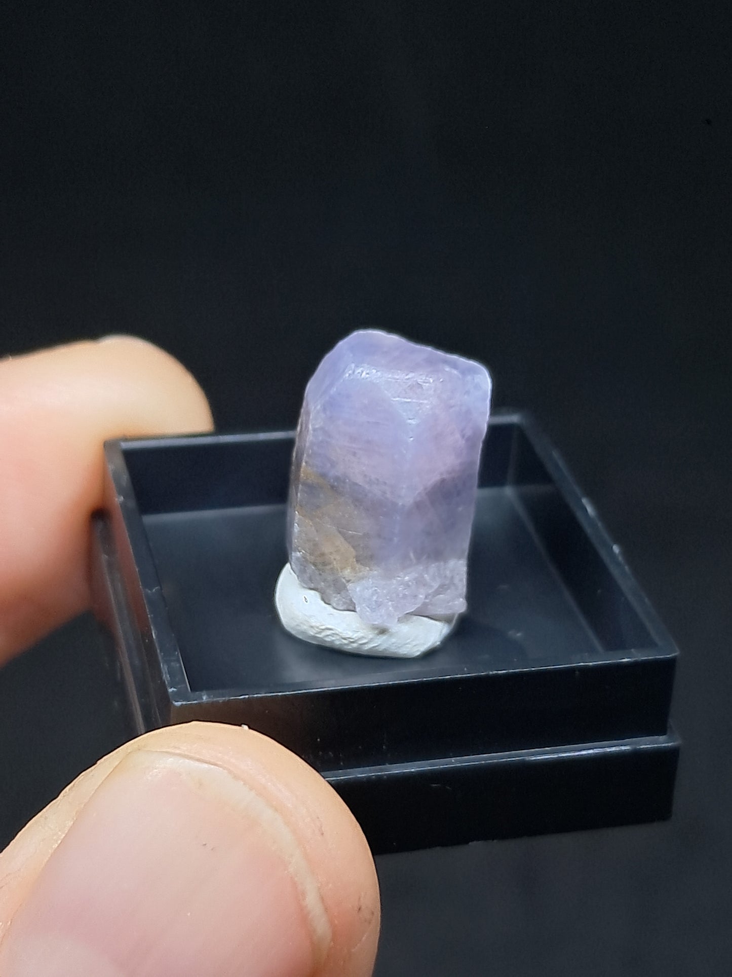 Zafiro natural con grabador (Madagascar), piedra en bruto | Ejemplar mineral n.° SP46