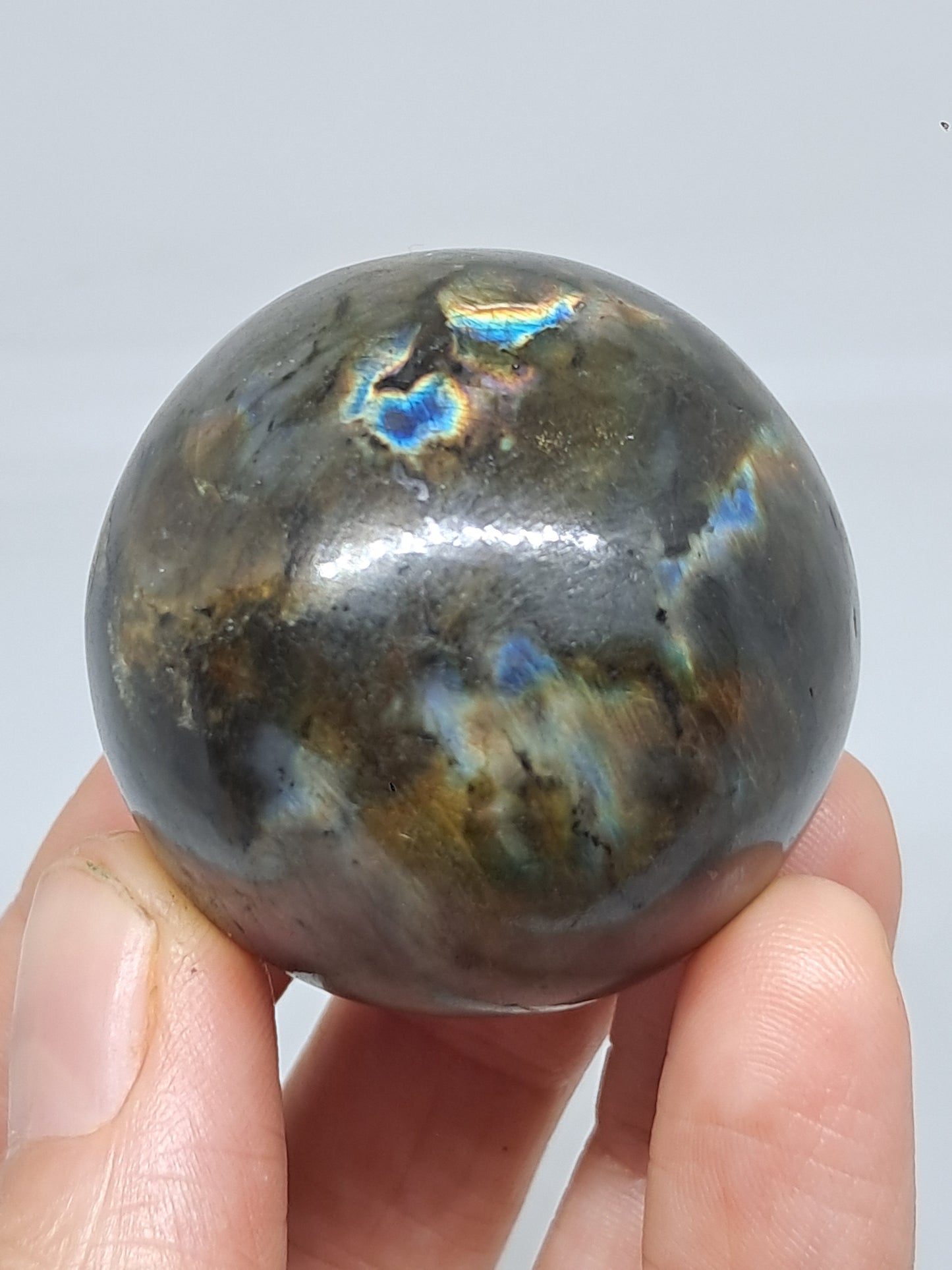 Esfera de labradorita (Madagascar) | Fogonazo intenso | Piedra pulida #LB12