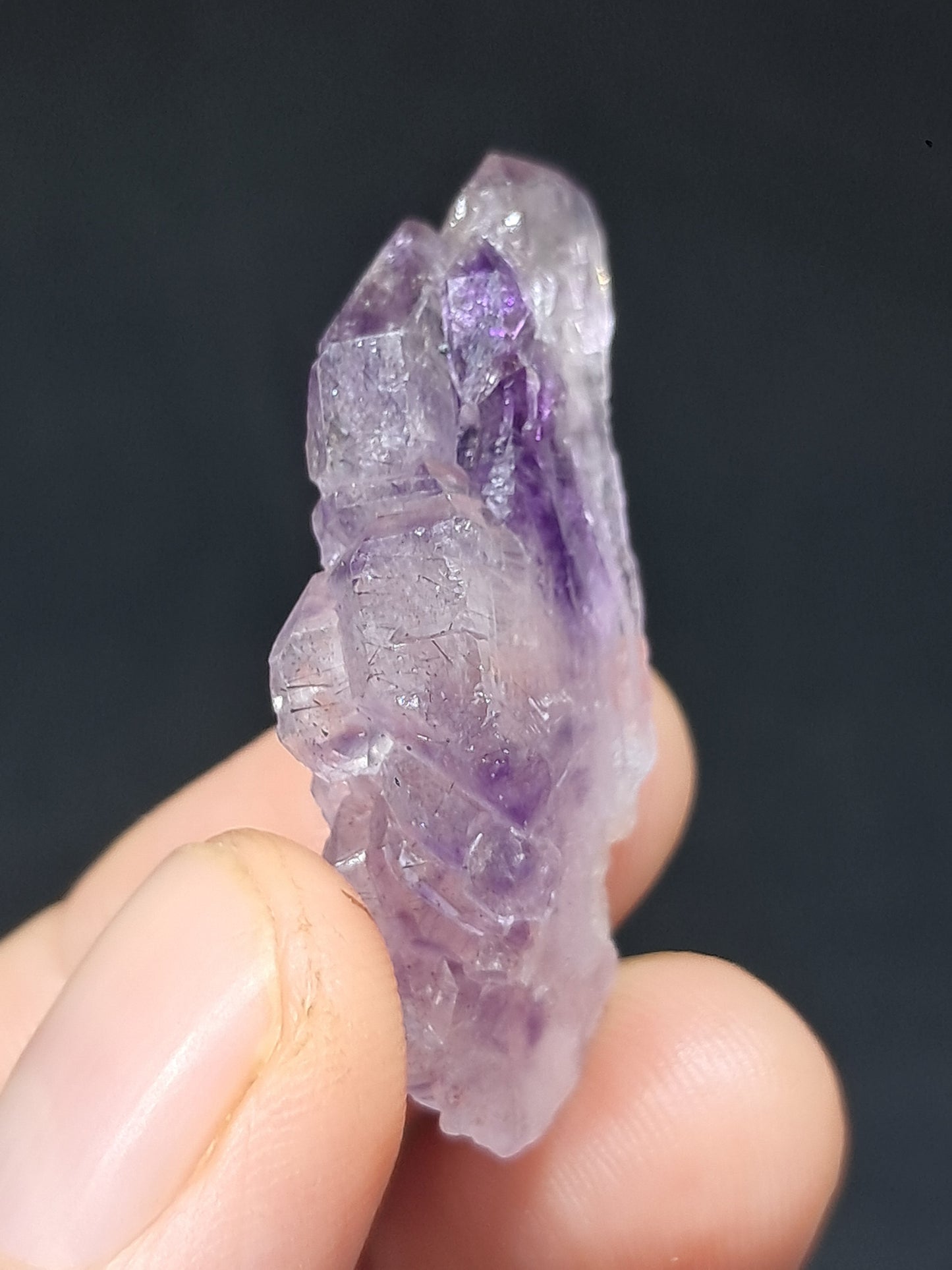 Amatista Elestial con inclusiones "Super Seven" (Karur) | Cristal en bruto | Piedra natural | Ejemplar mineral n.° KA138