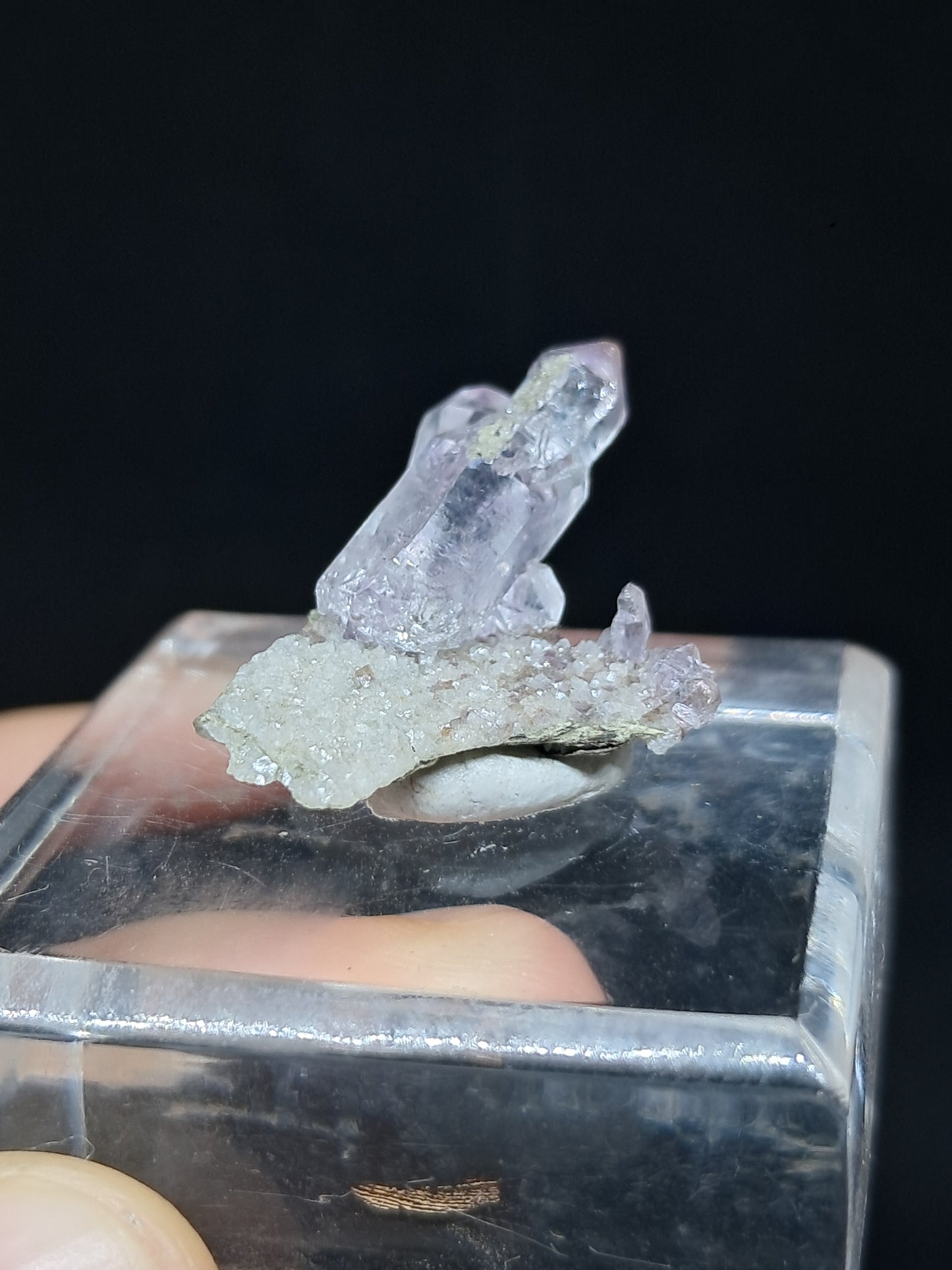 Cúmulo de cetro de amatista sobre base de calcedonia y mica Elestial (Karur) | Cúmulo de cristal | Piedra natural | Ejemplar mineral n.° KA99